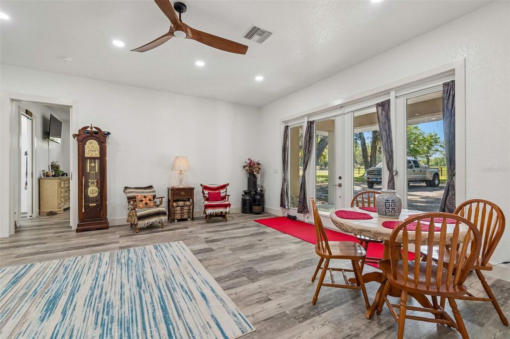 Image 13 of property listing at 4300 CR 673, Bushnell, FL 33513