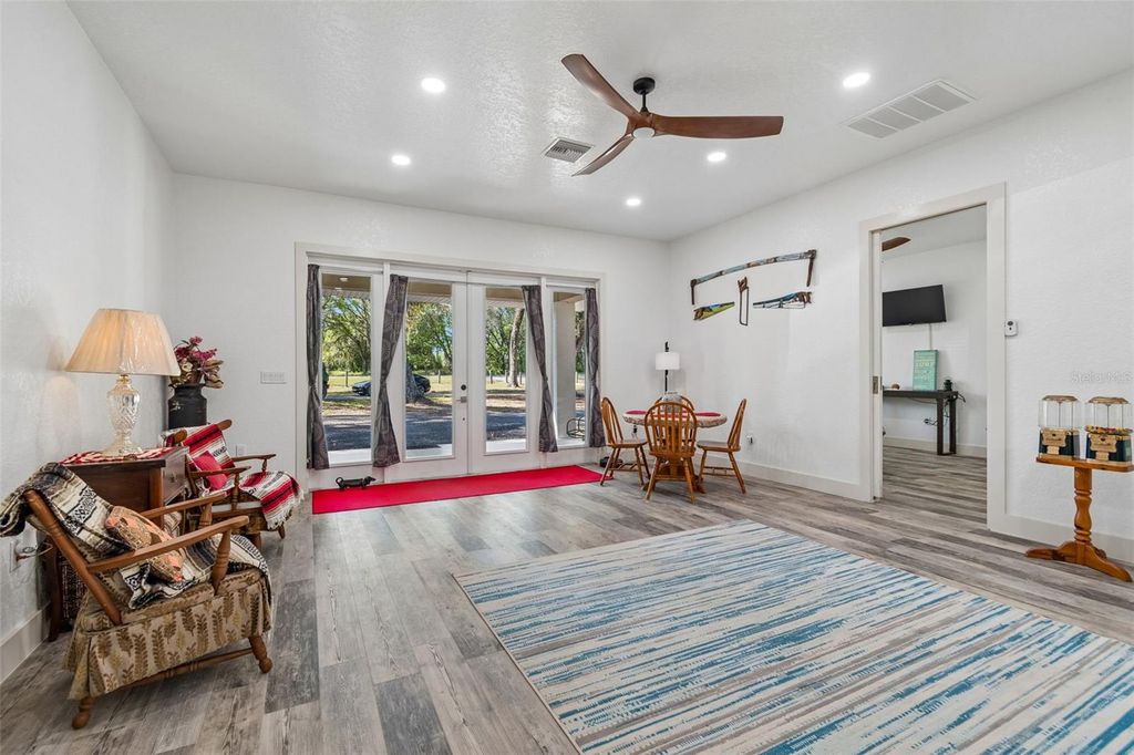 Image 14 of property listing at 4300 CR 673, Bushnell, FL 33513