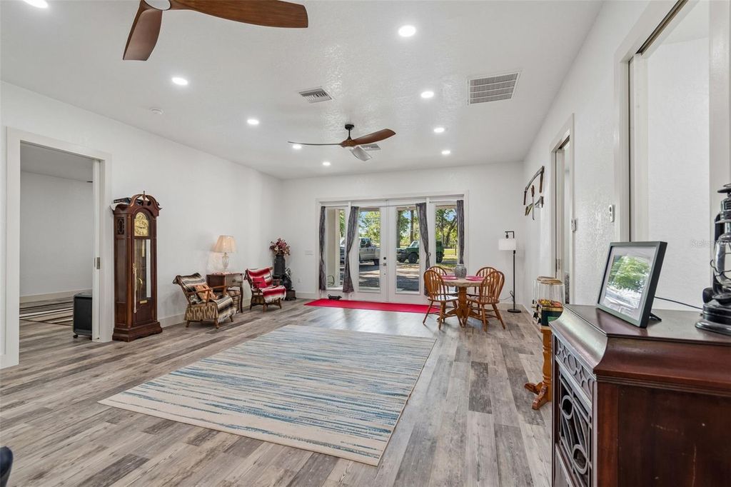 Image 16 of property listing at 4300 CR 673, Bushnell, FL 33513