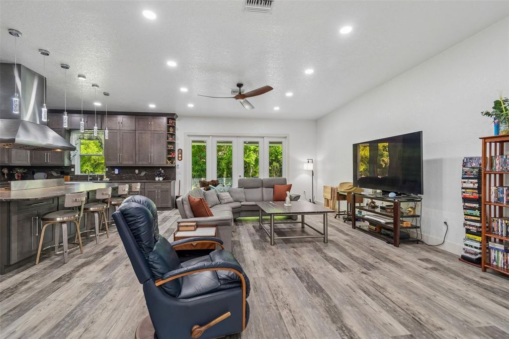 Image 19 of property listing at 4300 CR 673, Bushnell, FL 33513