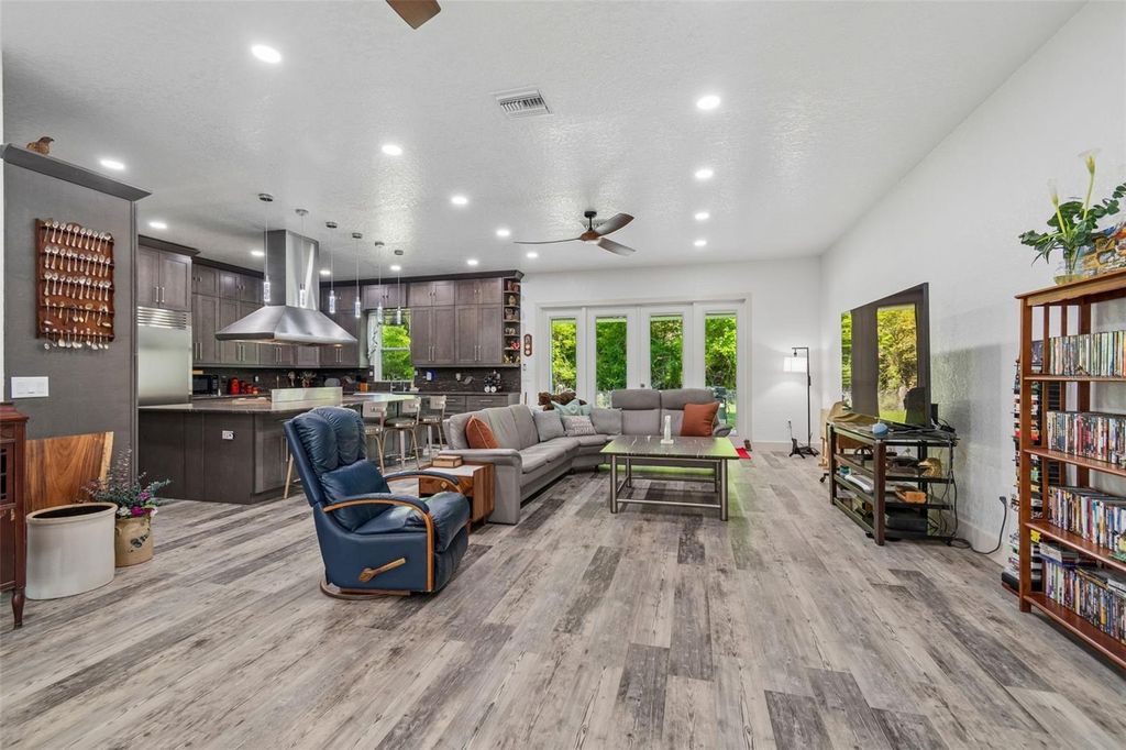 Image 20 of property listing at 4300 CR 673, Bushnell, FL 33513