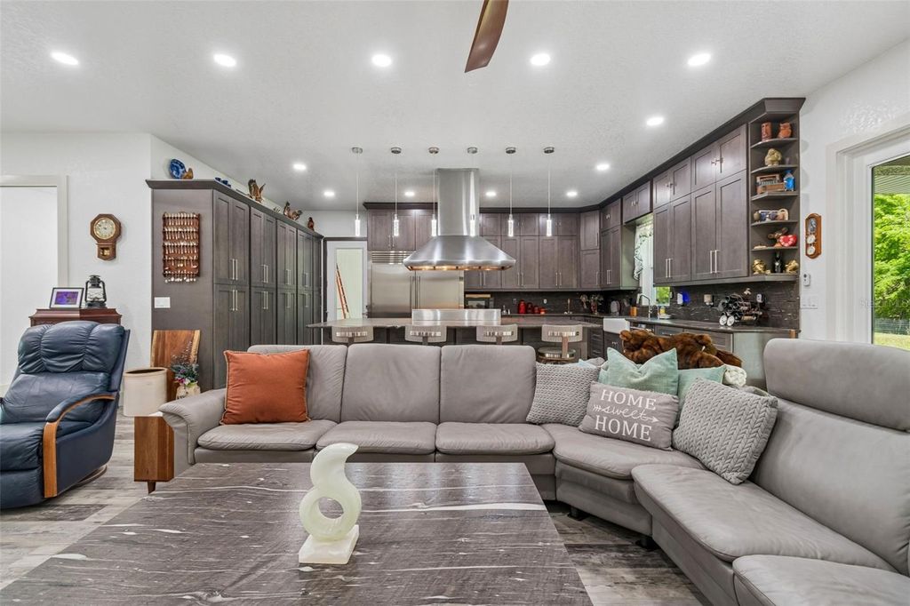 Image 23 of property listing at 4300 CR 673, Bushnell, FL 33513