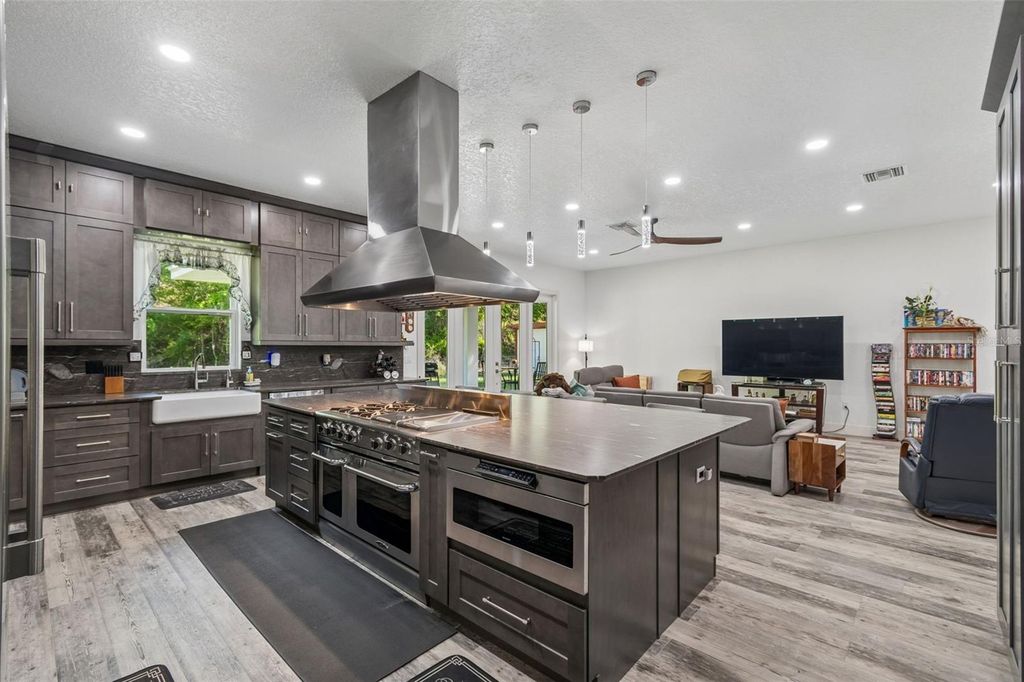 Image 29 of property listing at 4300 CR 673, Bushnell, FL 33513