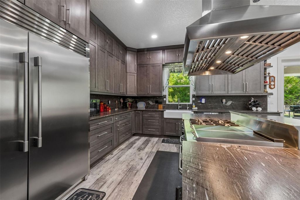 Image 31 of property listing at 4300 CR 673, Bushnell, FL 33513