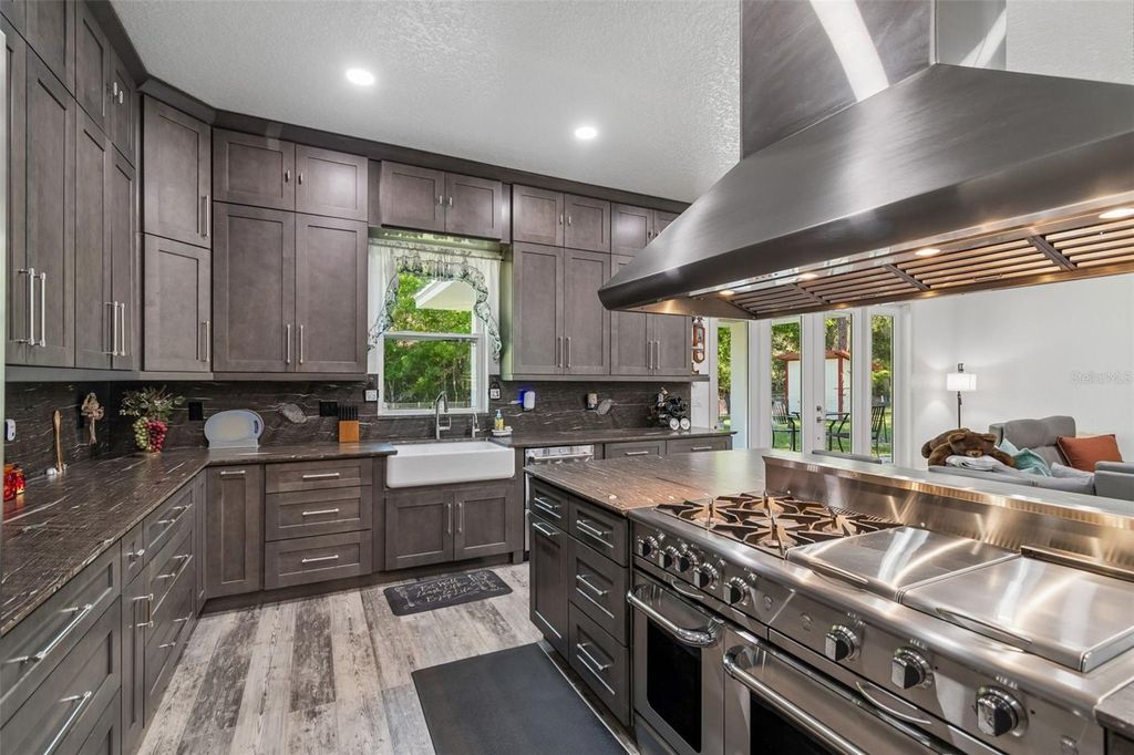 Image 32 of property listing at 4300 CR 673, Bushnell, FL 33513