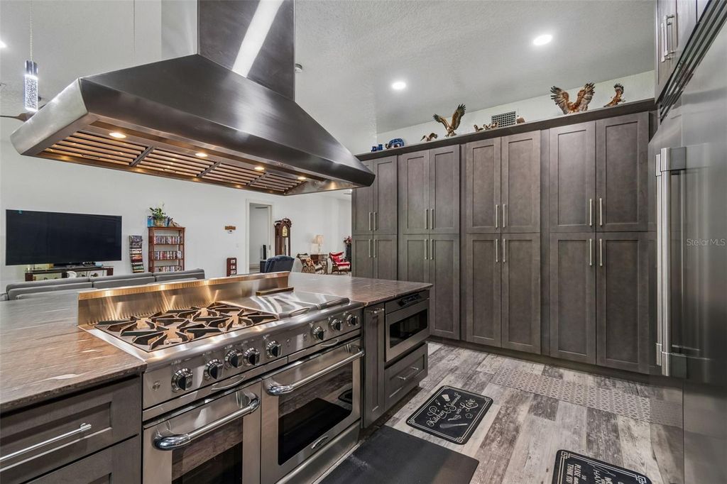 Image 33 of property listing at 4300 CR 673, Bushnell, FL 33513