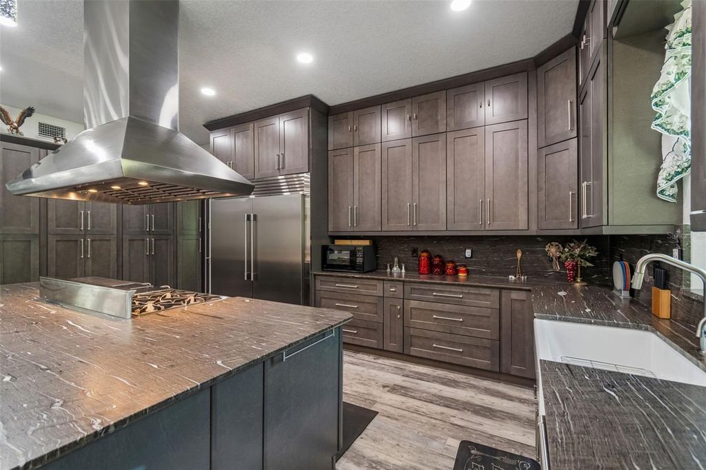 Image 37 of property listing at 4300 CR 673, Bushnell, FL 33513