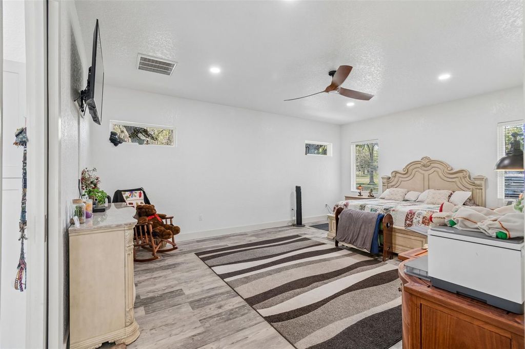 Image 43 of property listing at 4300 CR 673, Bushnell, FL 33513