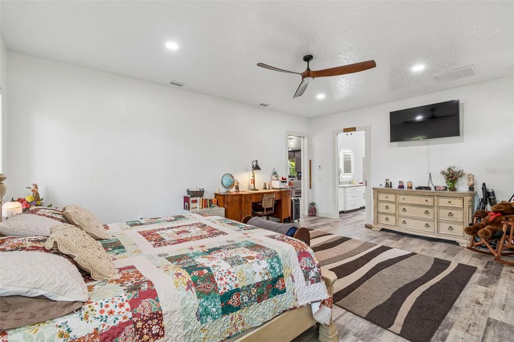 Image 46 of property listing at 4300 CR 673, Bushnell, FL 33513