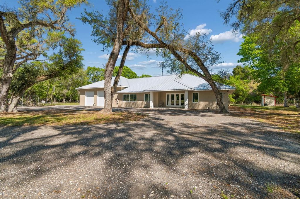Image 6 of property listing at 4300 CR 673, Bushnell, FL 33513