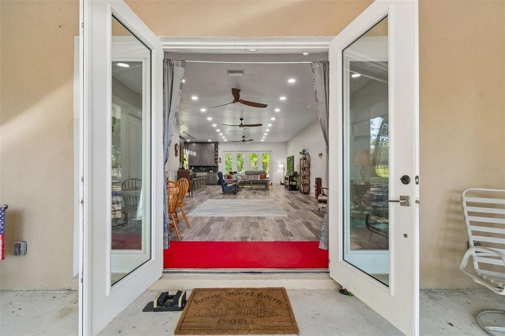 Image 9 of property listing at 4300 CR 673, Bushnell, FL 33513