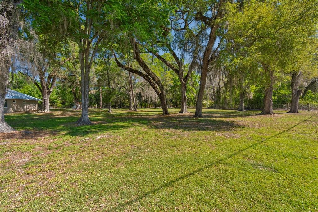 Image 82 of property listing at 4300 CR 673, Bushnell, FL 33513