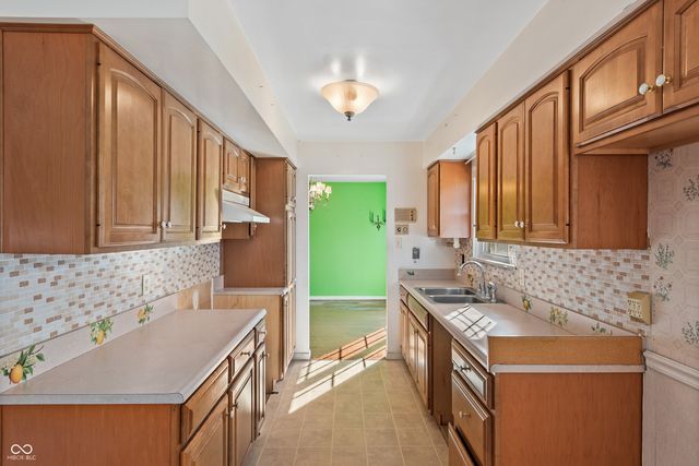 8029 E 13th Street, Indianapolis, IN 46219