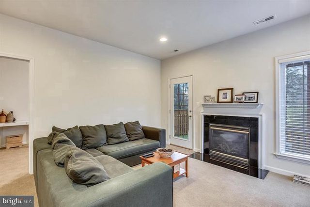 22092 AVONWORTH SQ, Broadlands, VA 20148
