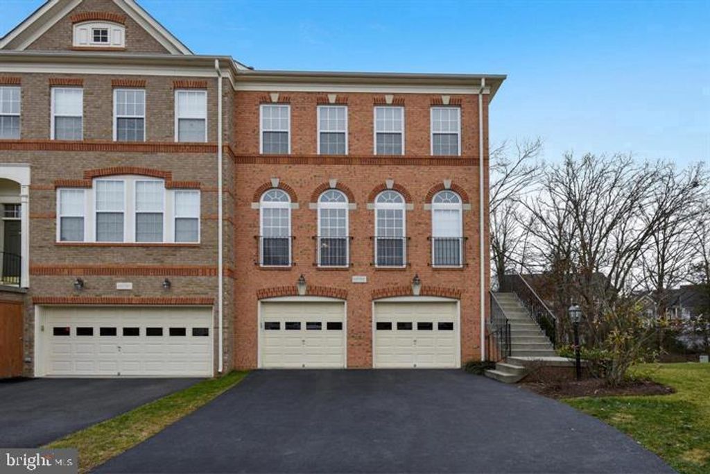 22092 AVONWORTH SQ, Broadlands, VA 20148