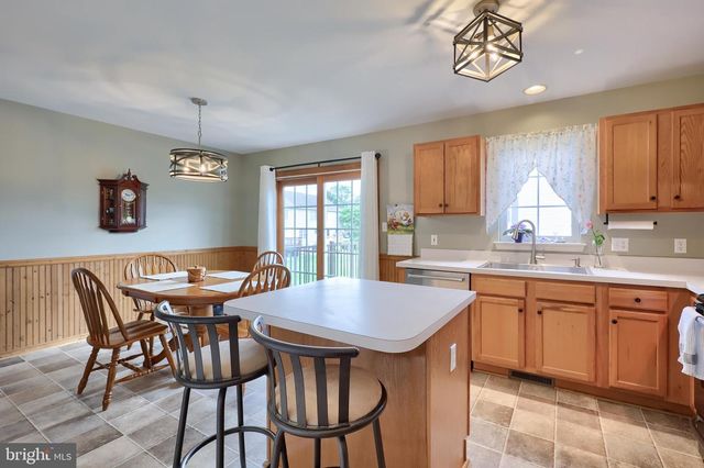305 BANYAN CIRCLE DR, Lancaster, PA 17603
