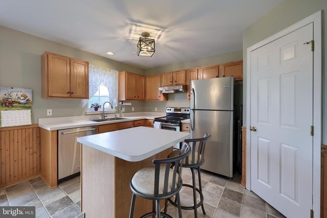 305 BANYAN CIRCLE DR, Lancaster, PA 17603