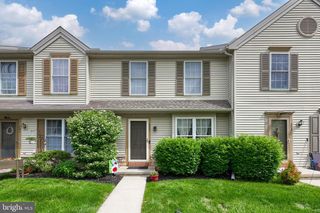 305 BANYAN CIRCLE DR, Lancaster, PA 17603