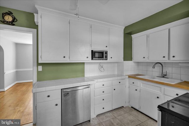 16 HASKELL DR, Lancaster, PA 17601