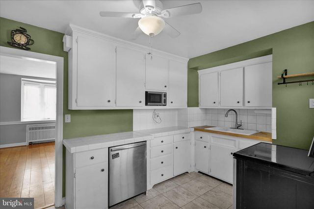 16 HASKELL DR, Lancaster, PA 17601