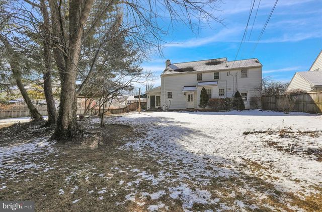 16 HASKELL DR, Lancaster, PA 17601