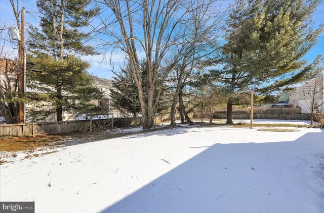 16 HASKELL DR, Lancaster, PA 17601