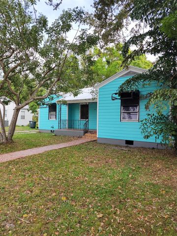 704 Beach Ct, Fort Pierce, FL 34950