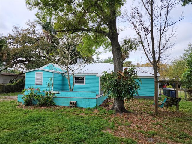 704 Beach Ct, Fort Pierce, FL 34950