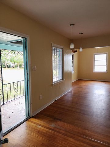 704 Beach Ct, Fort Pierce, FL 34950