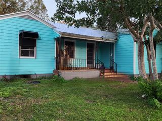 704 Beach Ct, Fort Pierce, FL 34950