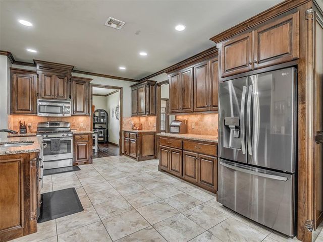 12084 Eastwood Drive, Choctaw, OK 73020