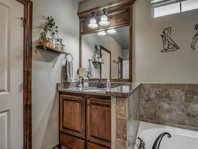 12084 Eastwood Drive, Choctaw, OK 73020