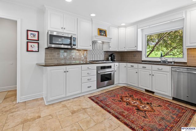 611 S 93rd Avenue, Omaha, NE 68114