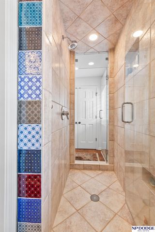 611 S 93rd Avenue, Omaha, NE 68114