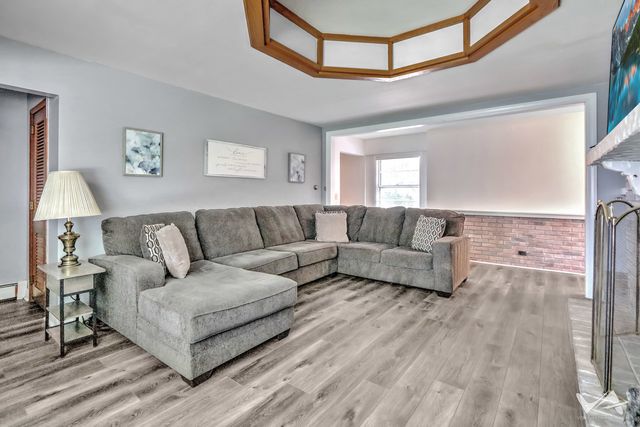 850 W Fabyan Parkway, Batavia, IL 60510