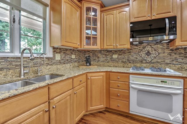 850 W Fabyan Parkway, Batavia, IL 60510