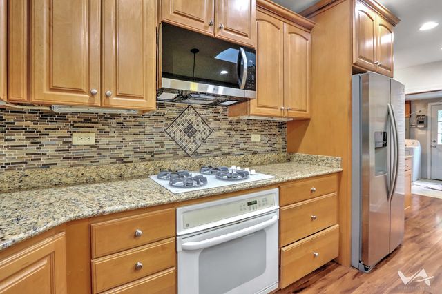 850 W Fabyan Parkway, Batavia, IL 60510