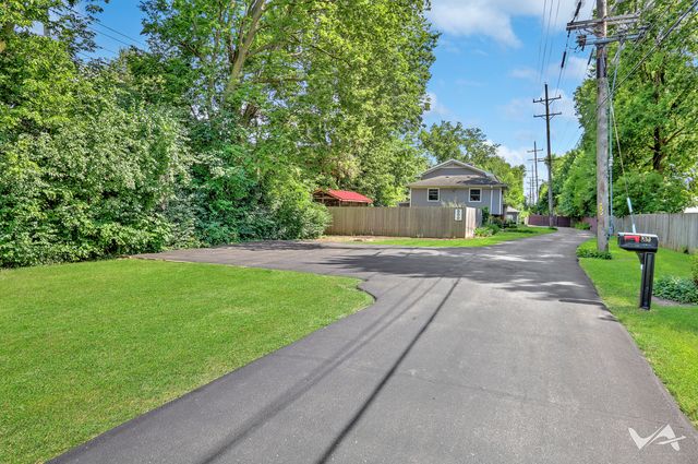 850 W Fabyan Parkway, Batavia, IL 60510