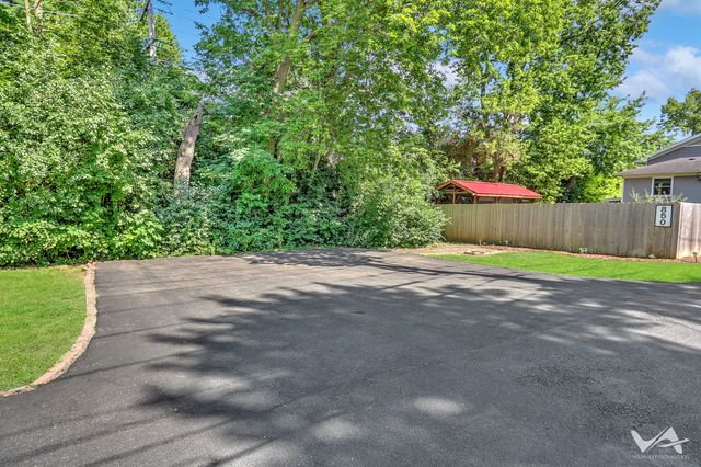 850 W Fabyan Parkway, Batavia, IL 60510