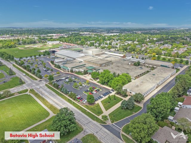 850 W Fabyan Parkway, Batavia, IL 60510
