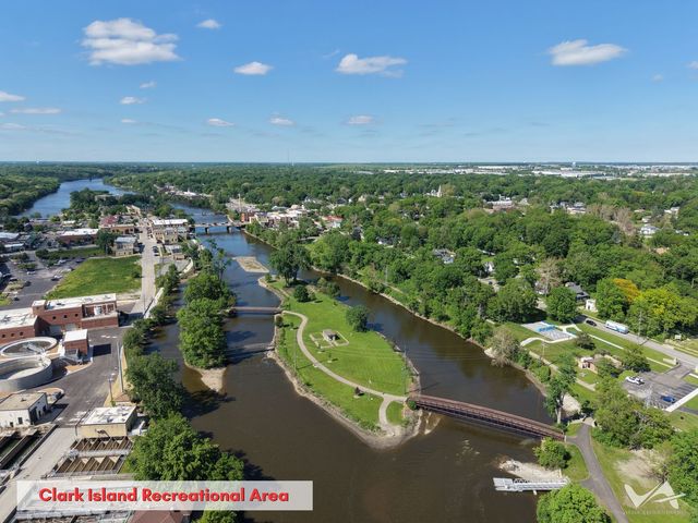 850 W Fabyan Parkway, Batavia, IL 60510