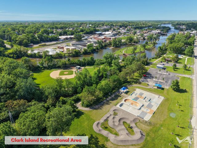 850 W Fabyan Parkway, Batavia, IL 60510