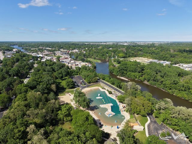 850 W Fabyan Parkway, Batavia, IL 60510