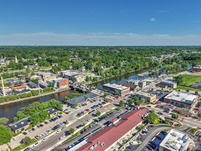 850 W Fabyan Parkway, Batavia, IL 60510