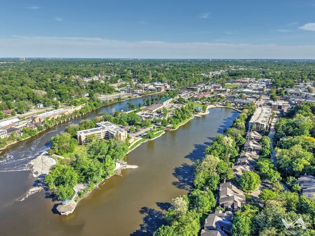 850 W Fabyan Parkway, Batavia, IL 60510