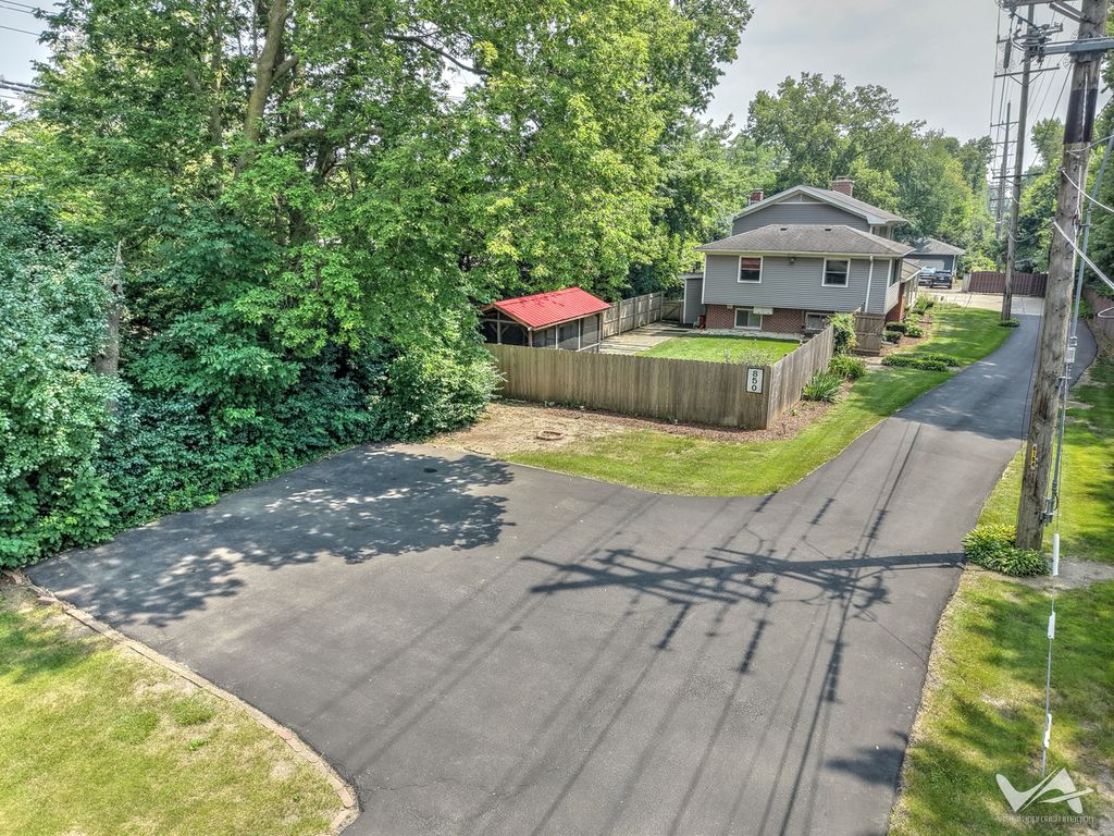850 W Fabyan Parkway, Batavia, IL 60510