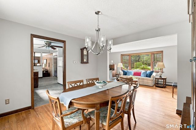 39 Berkshire Way, Simsbury, CT 06070