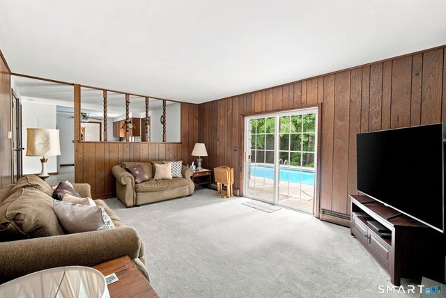 39 Berkshire Way, Simsbury, CT 06070