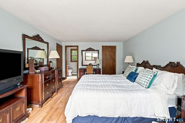 39 Berkshire Way, Simsbury, CT 06070