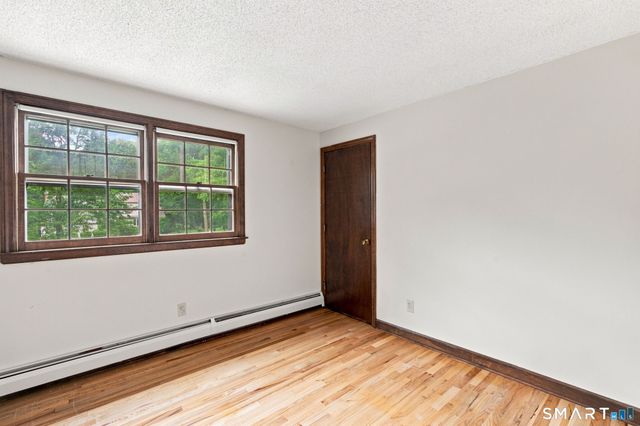 39 Berkshire Way, Simsbury, CT 06070
